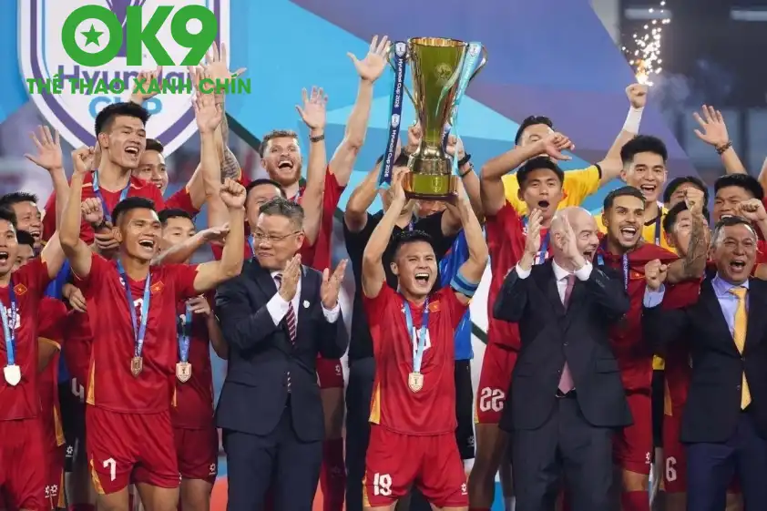 Đội trưởng Quang Hải dành những lời tri ân đặc biệt cho HLV Kim Sang Sik sau chức vô địch AFF Cup 2026. Đội trưởng Quang Hải dành những lời tri ân đặc biệt cho HLV Kim Sang Sik sau chức vô địch AFF Cup 2026.